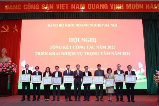 HANEL VÀ LÃNH ĐẠO HANEL ĐƯỢC TRAO TẶNG BẰNG KHEN CỦA THÀNH ỦY HÀ NỘI